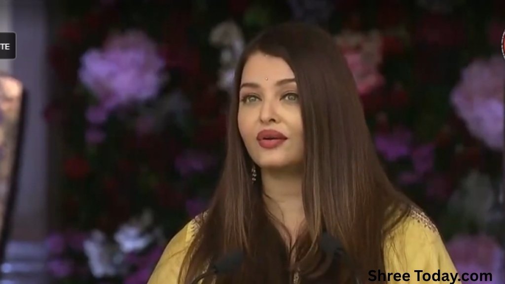 Aishwarya Rai Bachchan ने PM Modi के चरण छूकर जीता दिल, मानवता और प्रेम के संदेश से किया सभी को भावुक 1 पुट्टापर्थी, आंध्र प्रदेश में आयोजित भगवान श्री सत्य साई बाबा की जन्म शताब्दी समारोह में बॉलीवुड अभिनेत्री ऐश्वर्या राय बच्चन ने अपनी उपस्थिति से सभी का ध्यान खींचा। इस मौके पर उनका मंच पर पहुँचकर प्रधानमंत्री नरेंद्र मोदी के चरण स्पर्श करना दिन की सबसे चर्चित घटना बन गया। इसके साथ ही ऐश्वर्या का मानवता और प्रेम पर आधारित भाषण भी खूब सराहा गया।