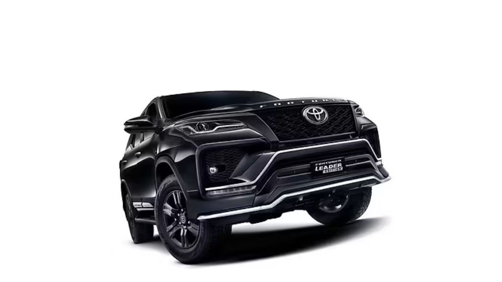 Toyota Fortuner Leader Edition लॉन्च, ₹36.51 लाख से शुरू कीमत, नए ब्लैक लुक के साथ दमदार SUV 1 Toyota Fortuner Leader Edition